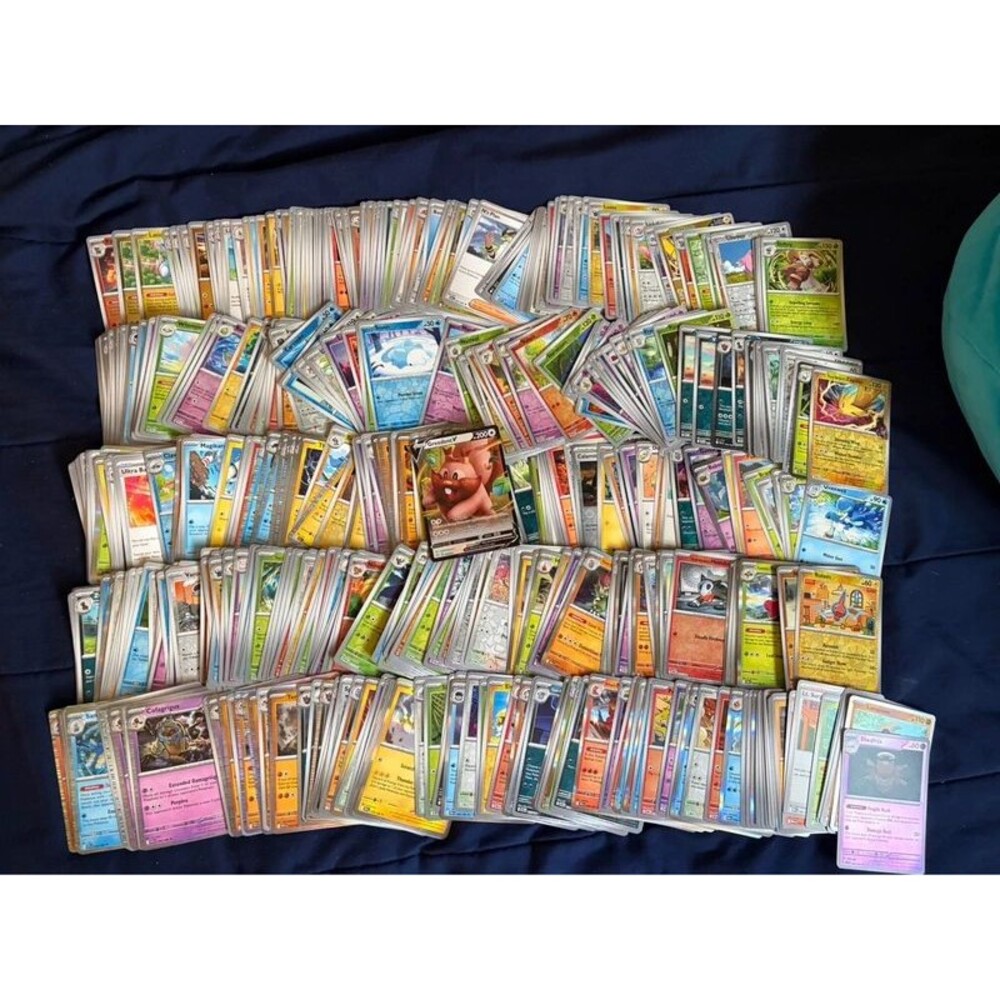 Pokémon TCG 500 Card lot Greedent V